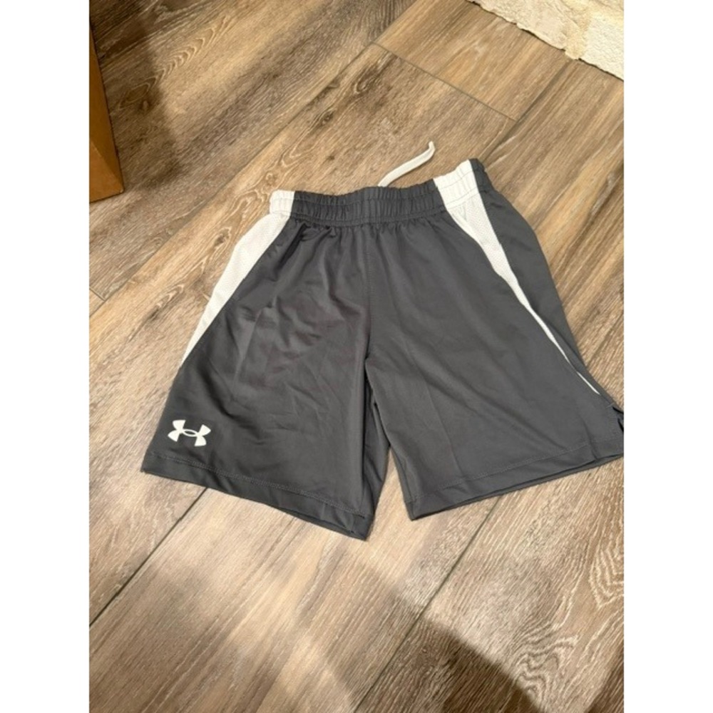 Under Armour Boys Gray White Athletic Shorts HeatGear Youth Small YS NWT